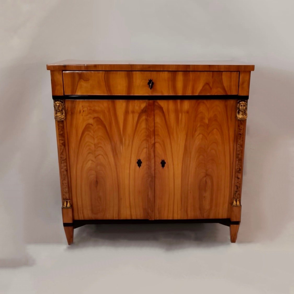 Demi-meuble Biedermeier, En Merisier Avec Cariatides Sculptées-photo-2