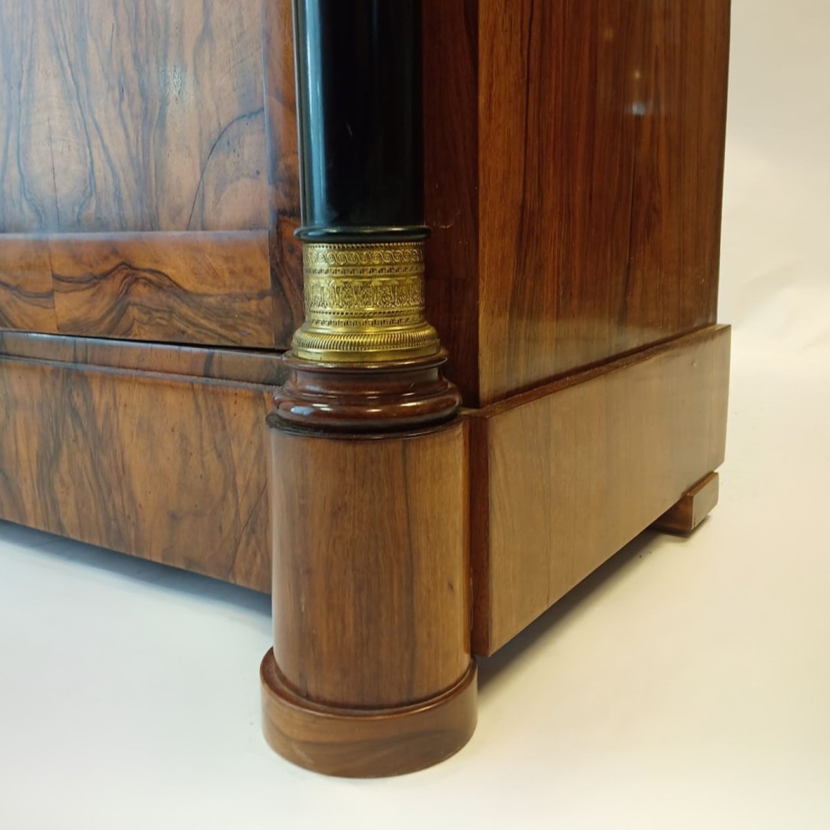 Vitrine Biedermeier avec colonnes noircies-photo-4