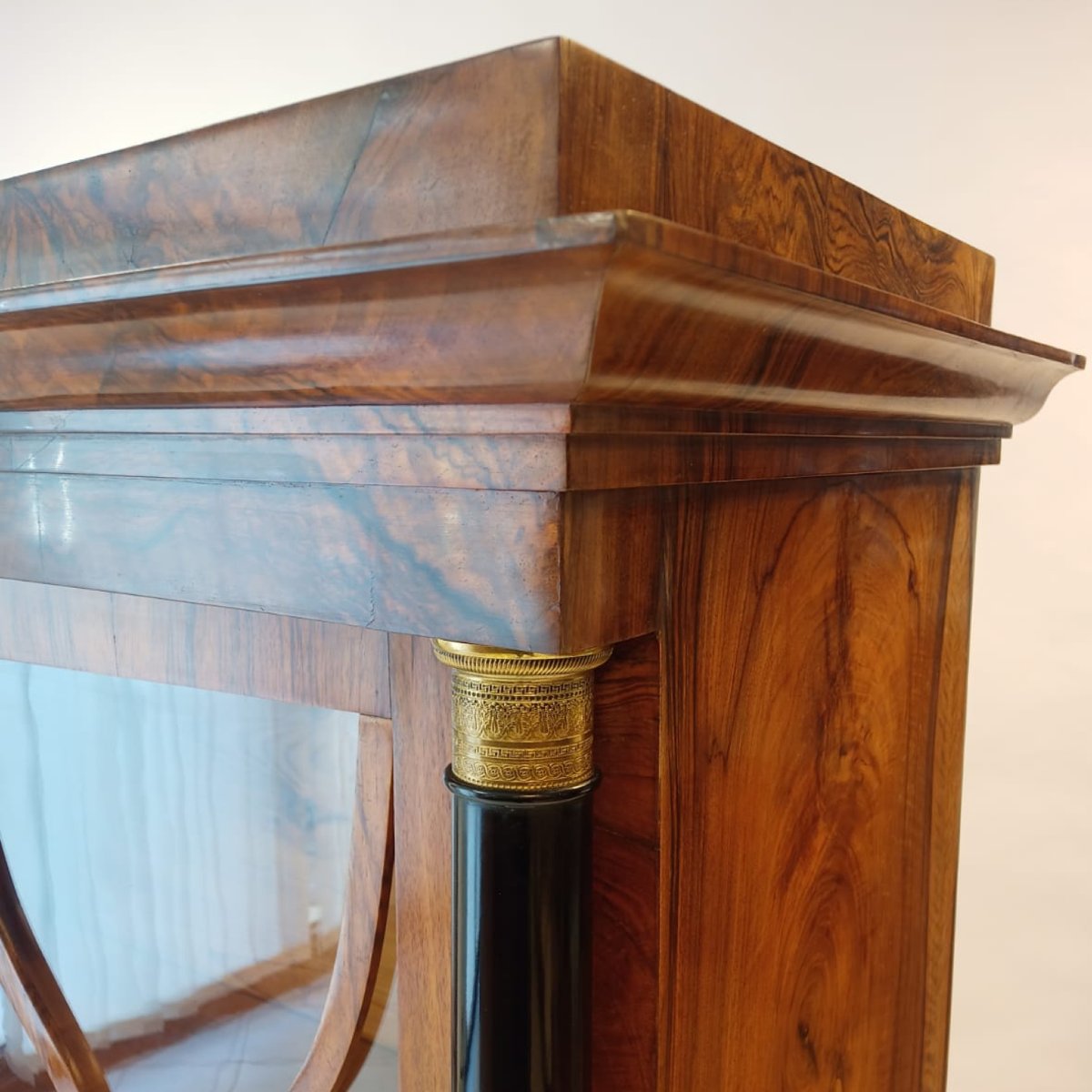 Vitrine Biedermeier avec colonnes noircies-photo-8