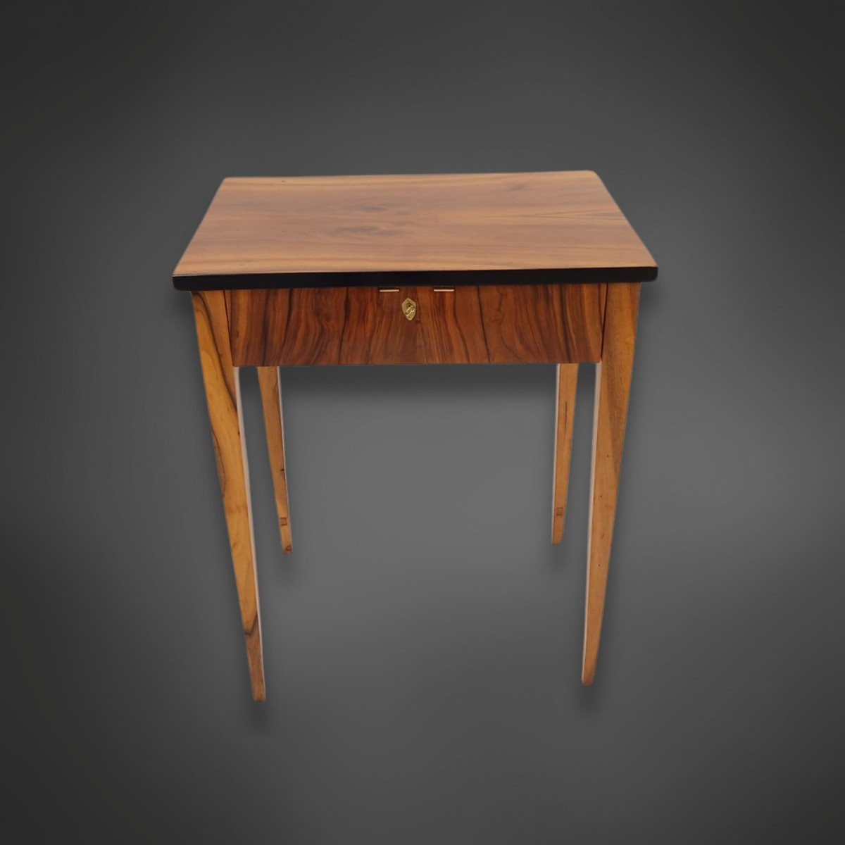 Table de salon Biedermeier de 1820 en noyer