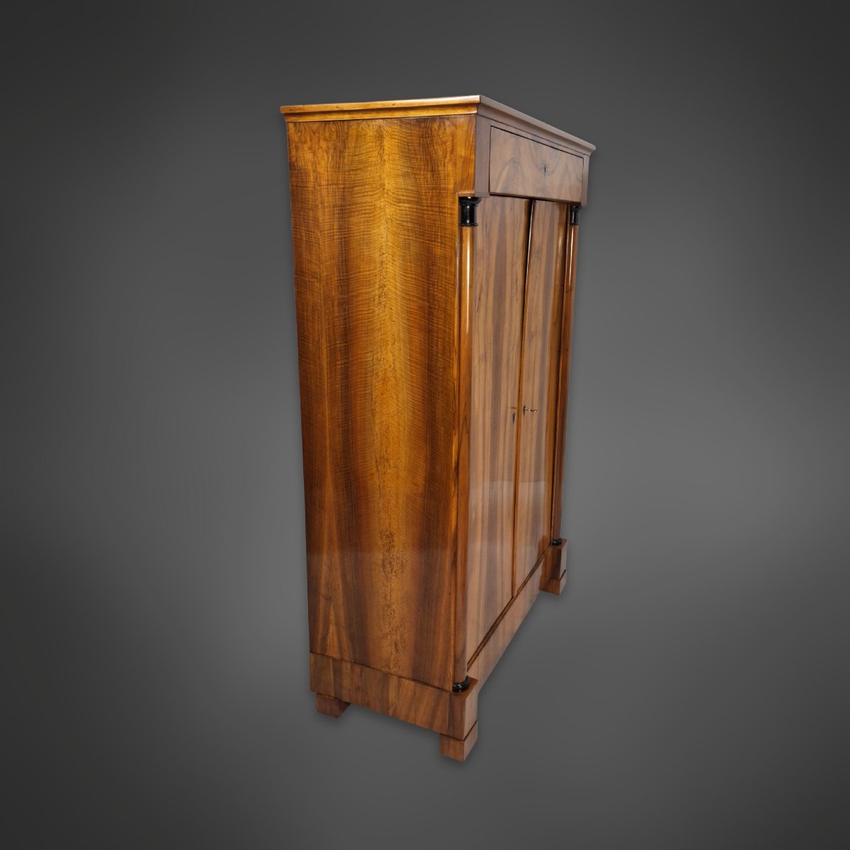 Demi-armoire Biedermeier (vertiko) à demi-colonnes, noyer, Allemagne vers 1820-photo-3