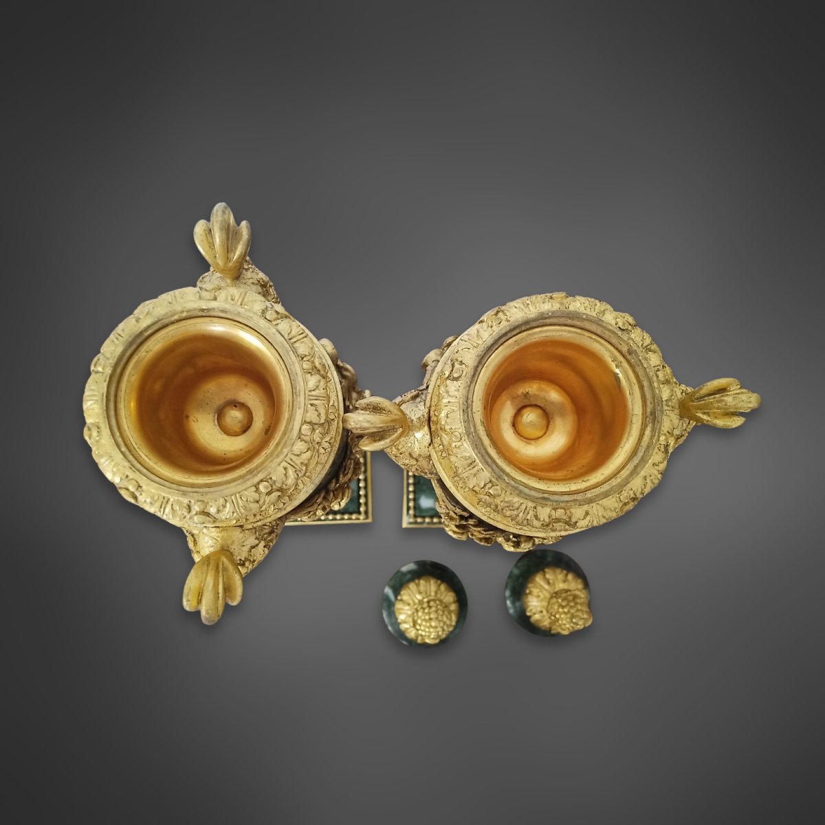 Paire de cassolettes de style Louis XVI, marbre vert et bronzes dorés, XIXe siècle-photo-4