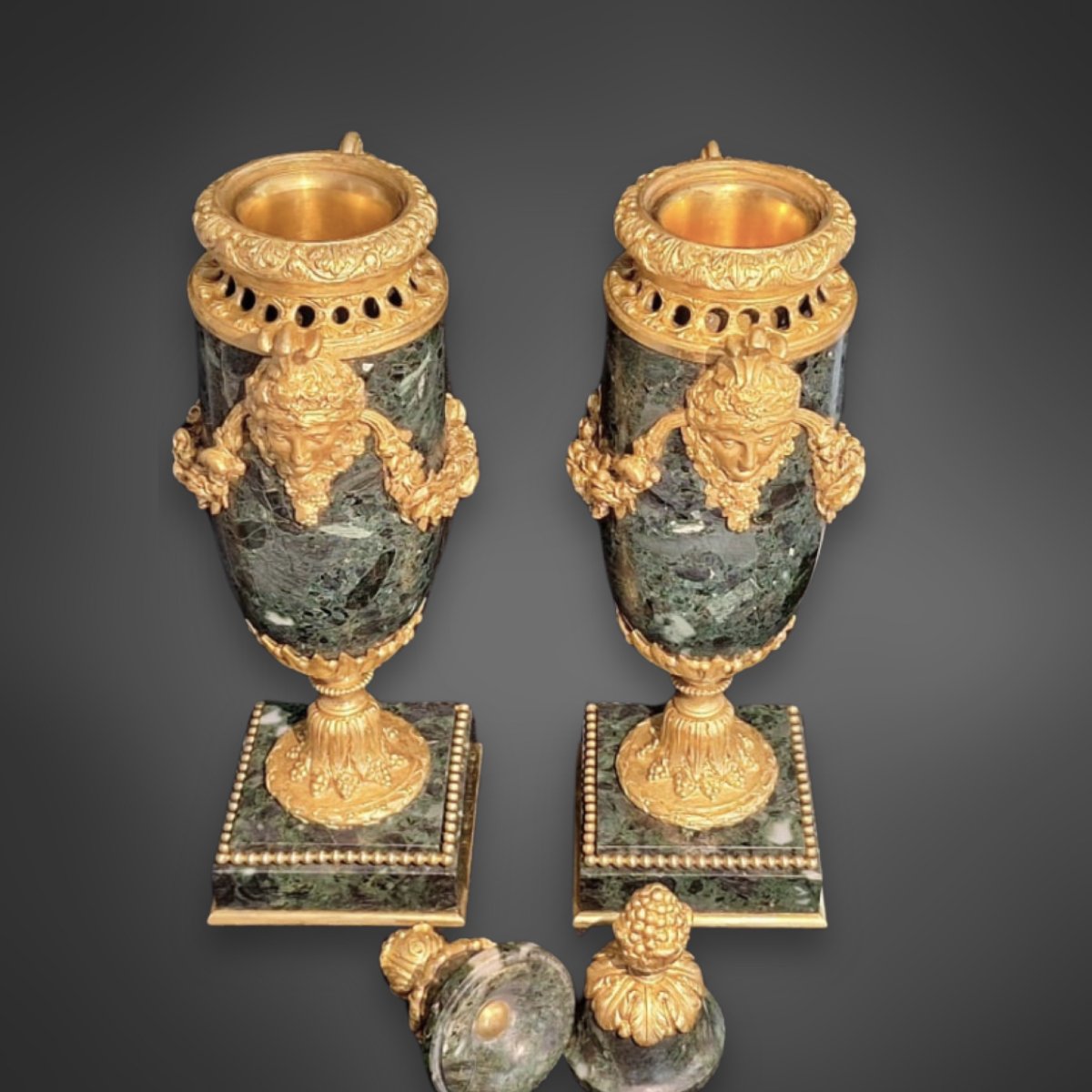 Paire de cassolettes de style Louis XVI, marbre vert et bronzes dorés, XIXe siècle-photo-2