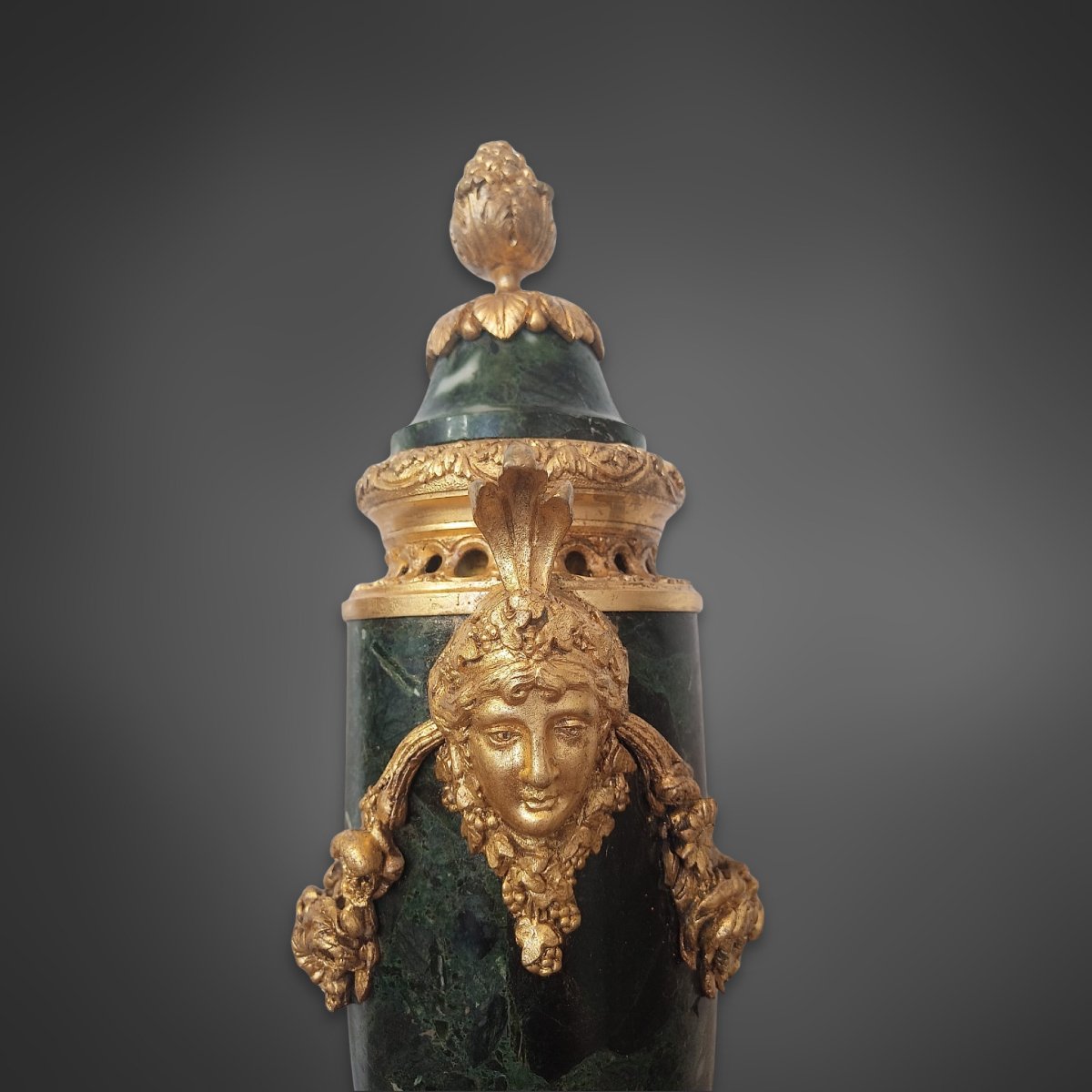Paire de cassolettes de style Louis XVI, marbre vert et bronzes dorés, XIXe siècle-photo-4