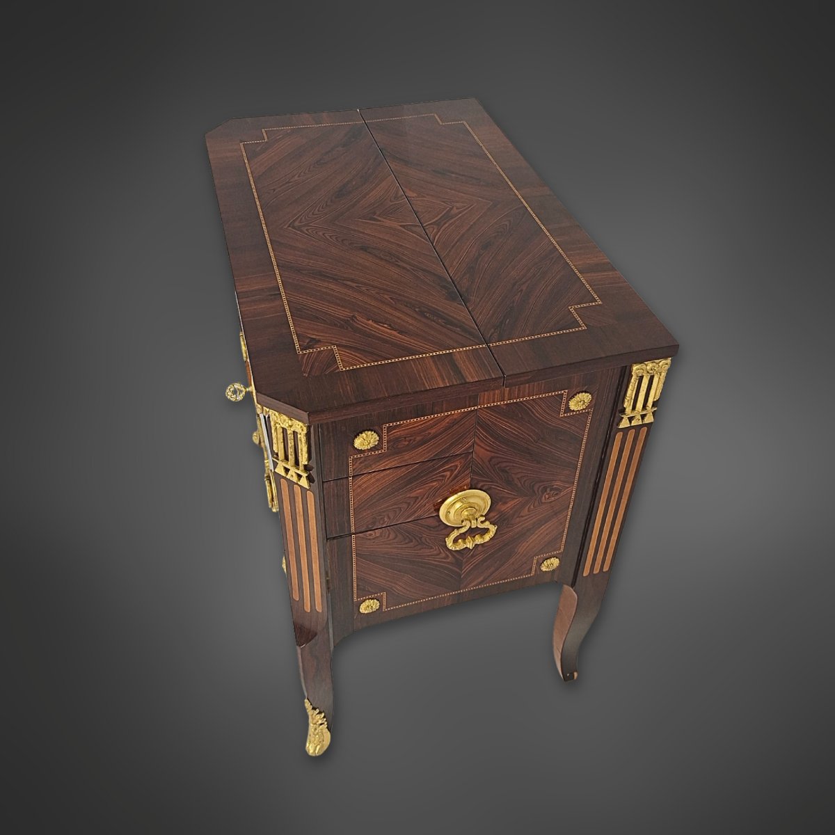 Burgundy Convertible Desk – A Convertible Piece Of Furniture In The Transitional Style, Second Me-photo-3