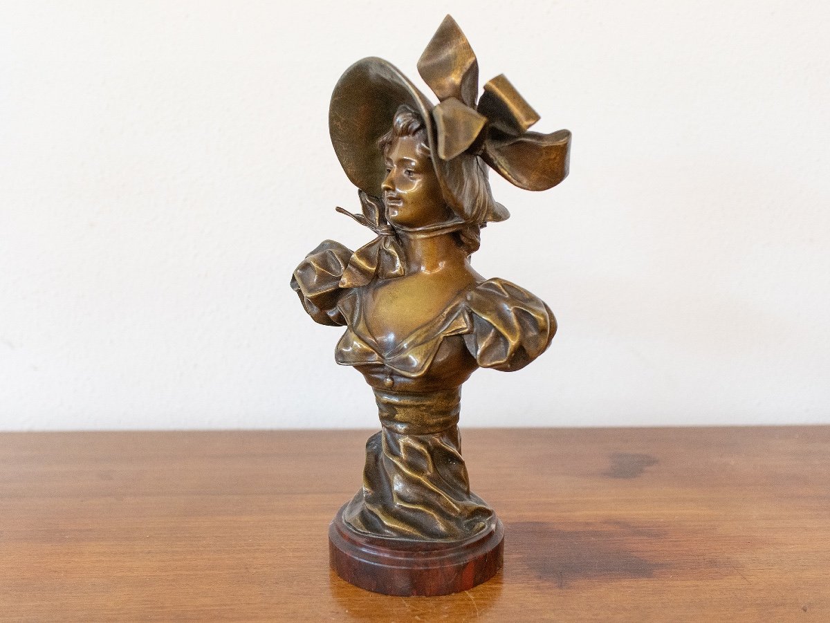 Figurine En Bronze "femme Au Chapeau“