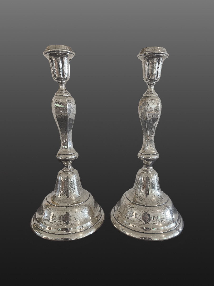 Paire de grands bougeoirs en argent, vers 1900 