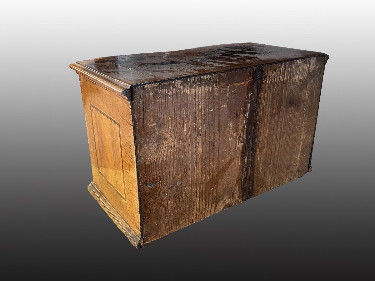 Walnut With Marquetry. German Circa 1730-photo-4