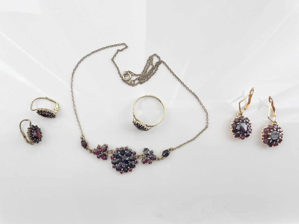 Ensemble de bijoux en grenat 