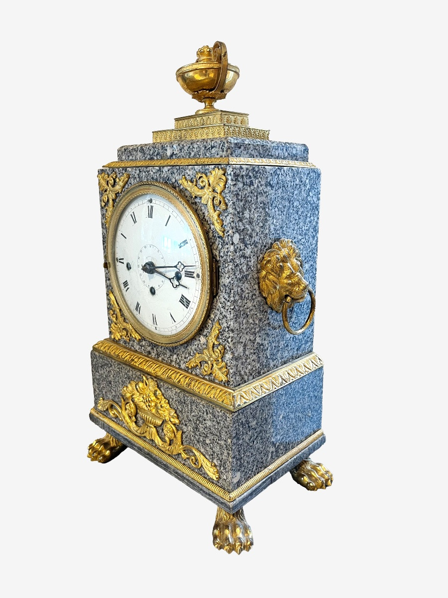 Horloge Empire viennoise Avec applications en pierre et bronze Vienne, vers 1810-photo-3