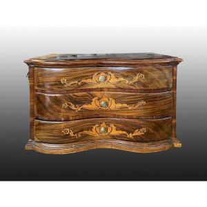 Noyer avec marqueterie. Allemand ça 1730