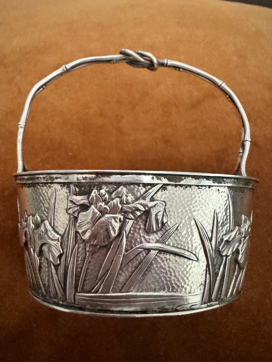 Japan:  Miyamoto Shoko Silversmith, Small Solid Silver Basket, Late Meji Period, Iris Decorations-photo-4