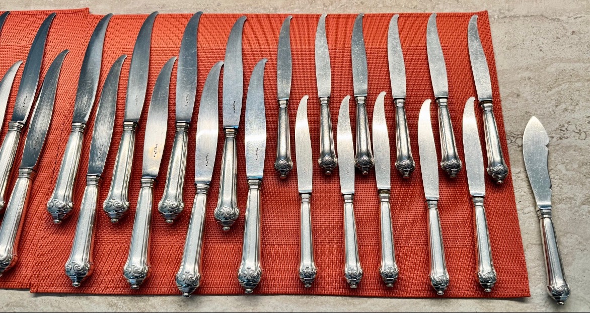BANCELIN :24  GRANDS COUTEAUX ARGENT STYLE XVIII DLG PUIFORCAT +11 COUTEAUX LAME ARGENT DESSERT-photo-2