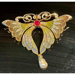  Exceptional Art Nouveau Butterfly Pendant 18 Carat Gold Plique A Jour Period 1900 Vever?