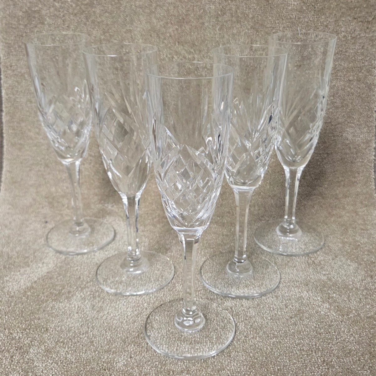 Lot de 5 flûtes à champagne en cristal – Saint-Louis, modèle Chantilly