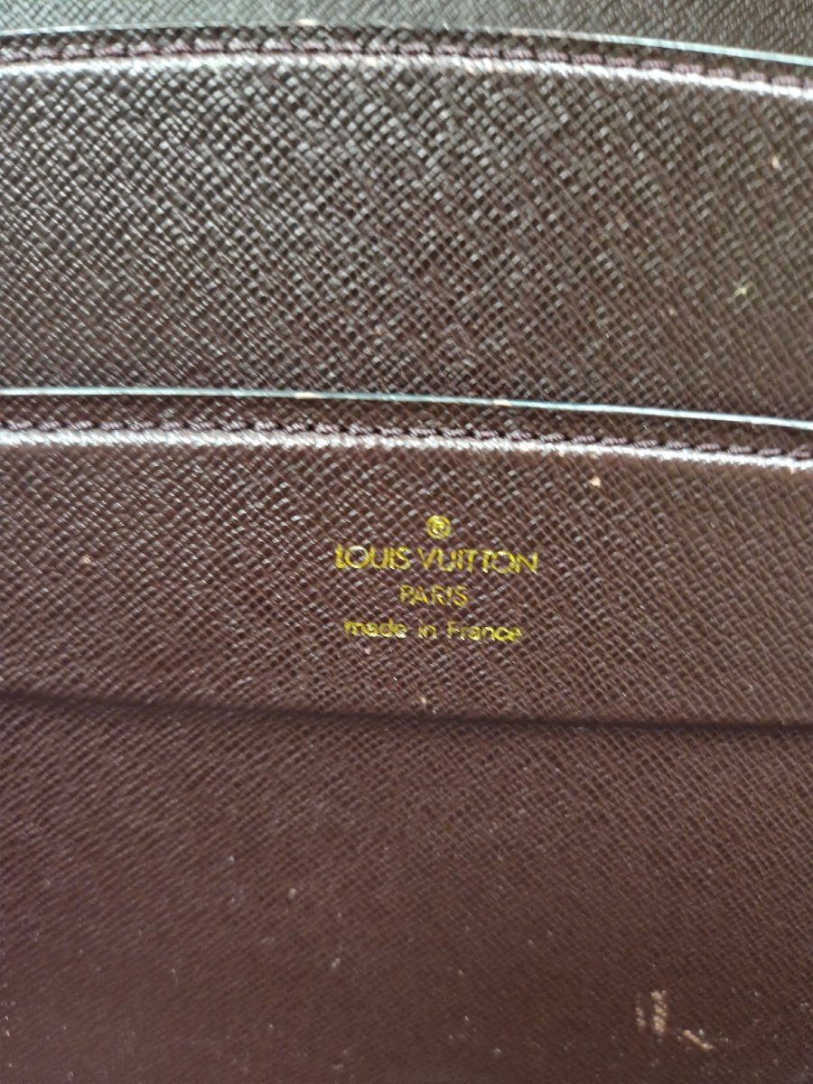 LOUIS VUITTON Mallette  "Président" en cuir taïga bordeaux .-photo-5