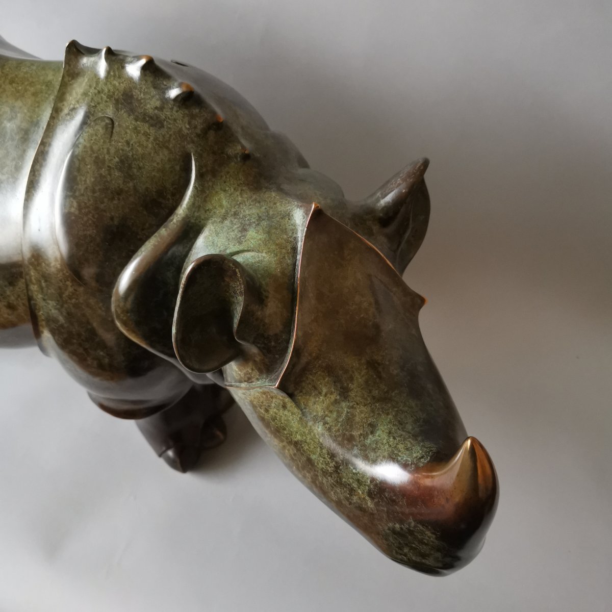 Lucien Ghomri ( 1949).  Epreuve d'artiste ( III/IV) , Grand Rhinoceros En Bronze-photo-1