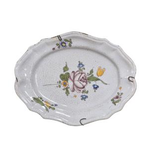 Plat ovale en faïence ancienne .Fin XVIIIᵉ siècle – Sud-Ouest (Bergerac ?)