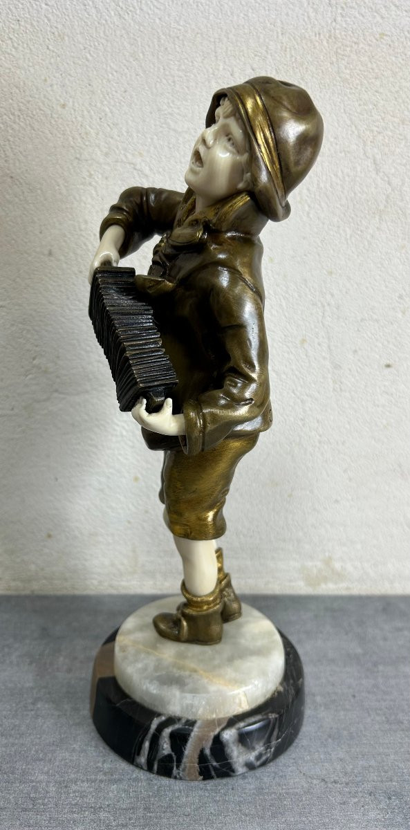 Demetre Chiparus (1886-1947) sculpture chryséléphantine en bronze, petit joueur d'accordéon-photo-4