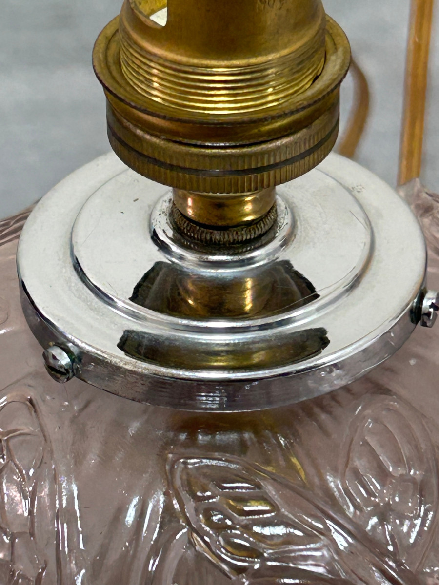 Lampe de chevet en verre moulé verlys au décor depapillondes années 1940-photo-1