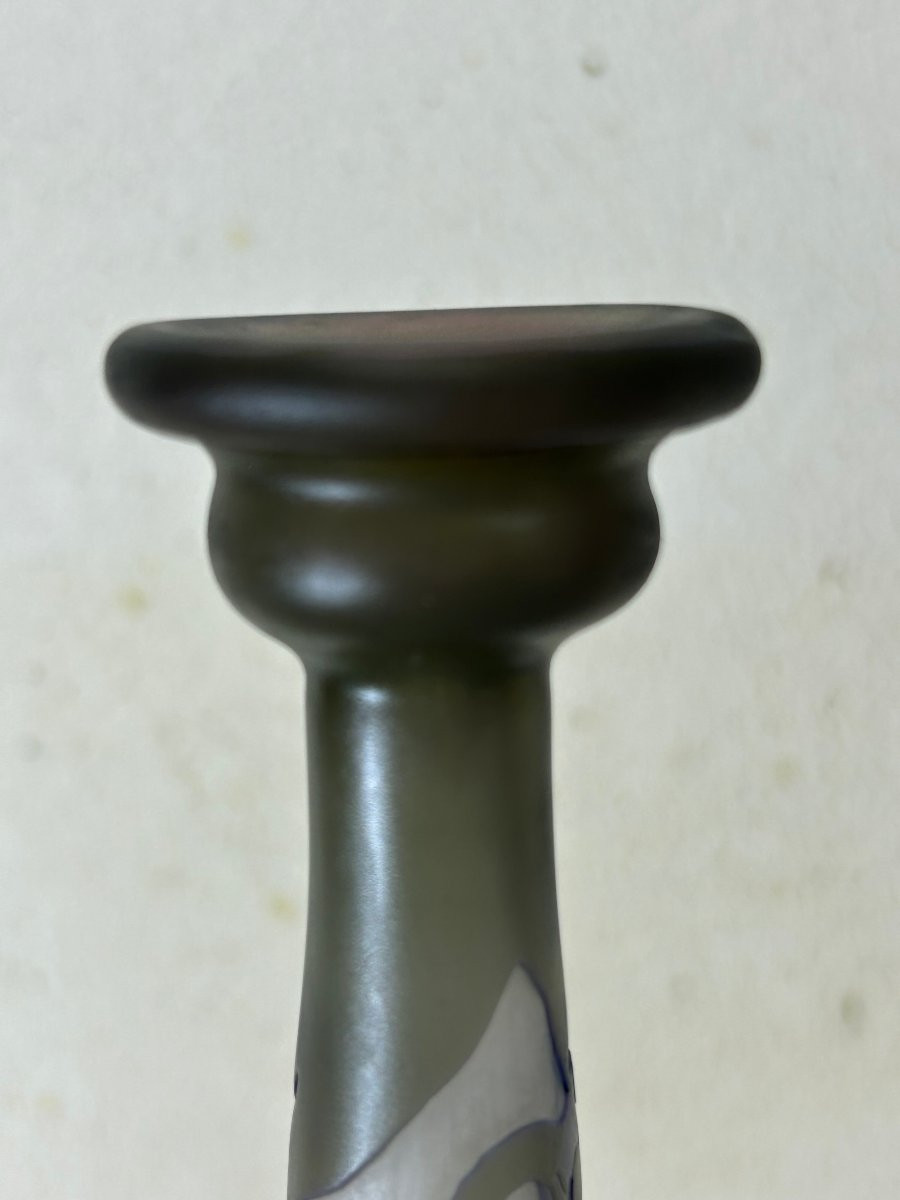 Vase soliflore d'Emile Gallé dégagé à l'acide décor branche de glycine-photo-3