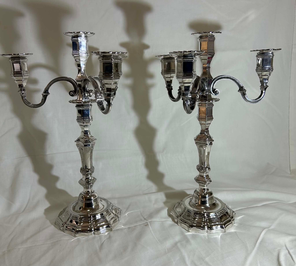 Paire de chandelier ou bougeoir en métal argenté orfèvre Auguste Monnier