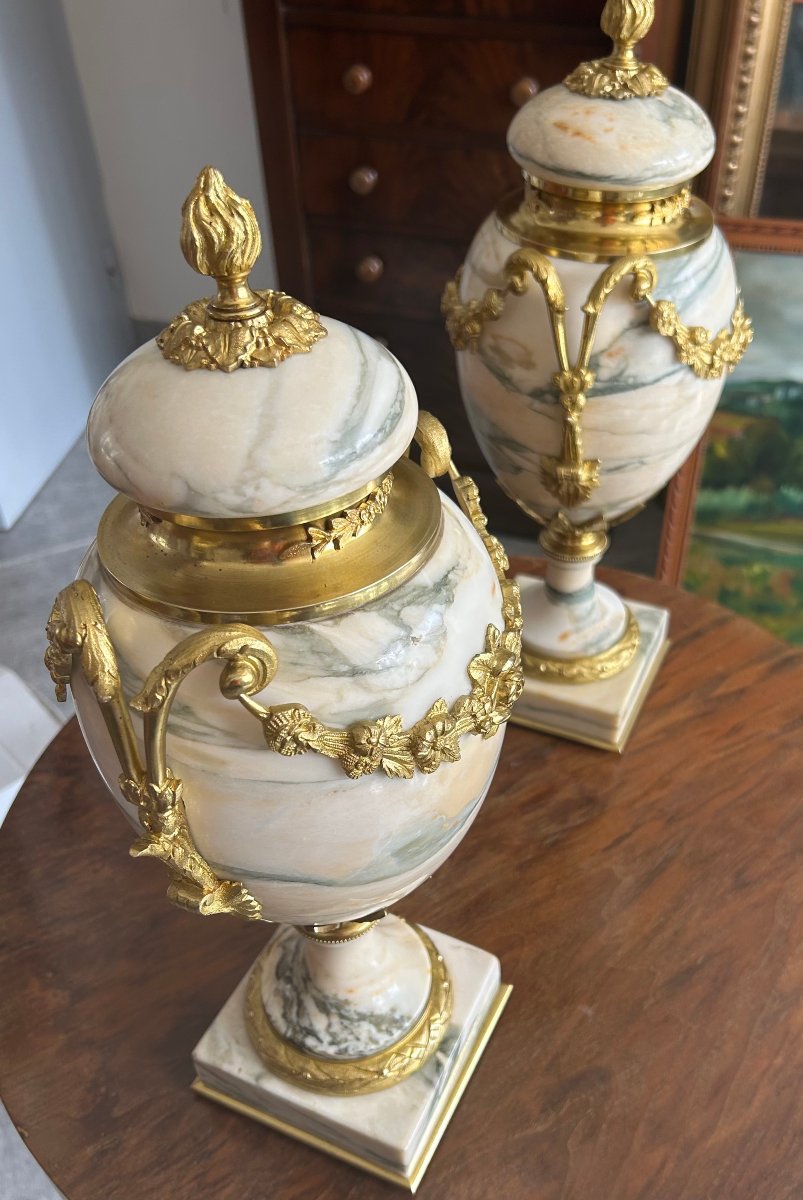 Paire de cassolettes style louis XVI en marbre veiné et bronze doré d'époque Napoléon III-photo-2