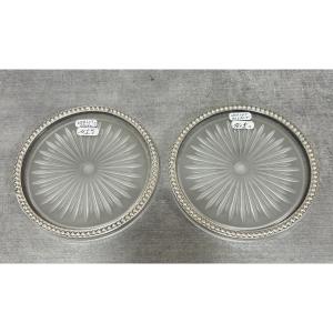 Deux dessous de bouteille art déco en verre moulé Verlys avec cerclage perles argent massif