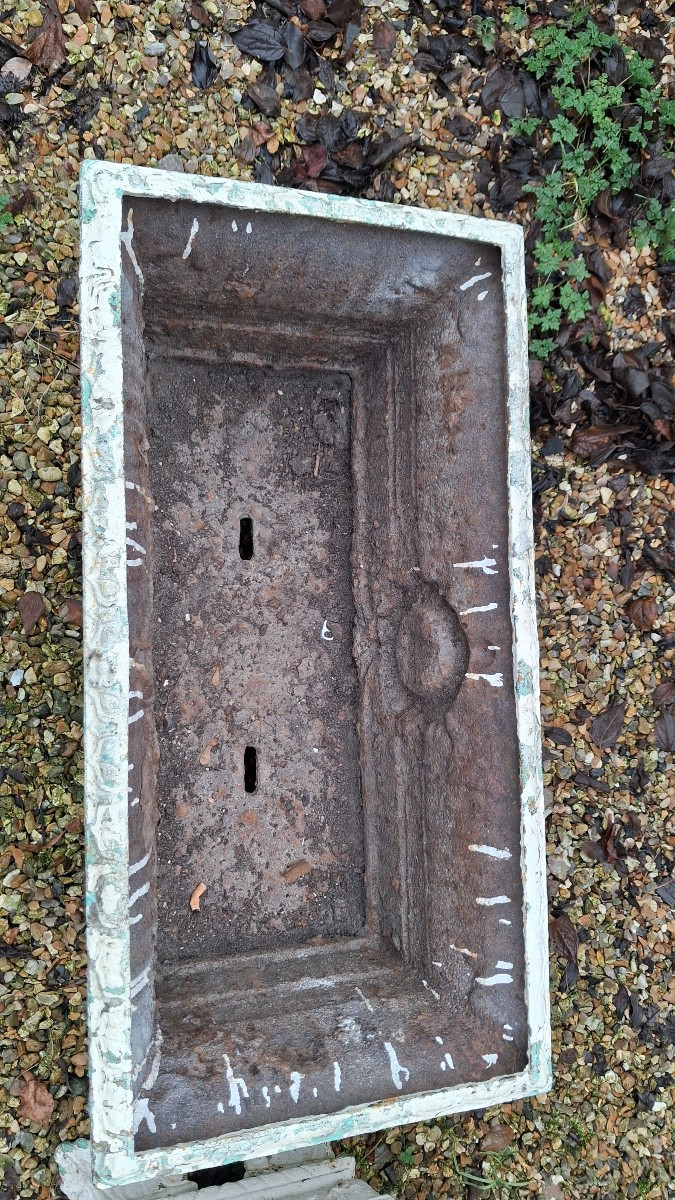 Pair Of 19th Century Cast Iron Planters -photo-4