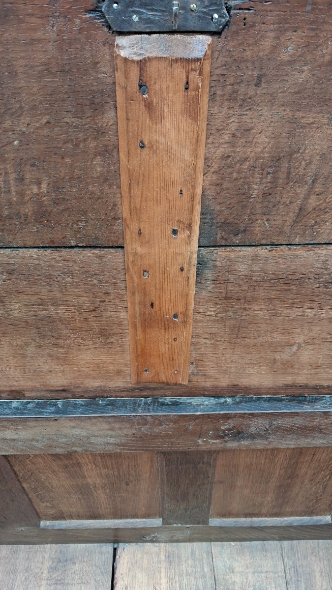 17th-century Oak Chest -photo-1