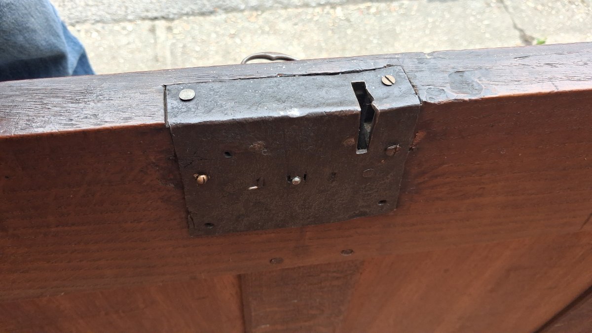 17th-century Oak Chest -photo-2