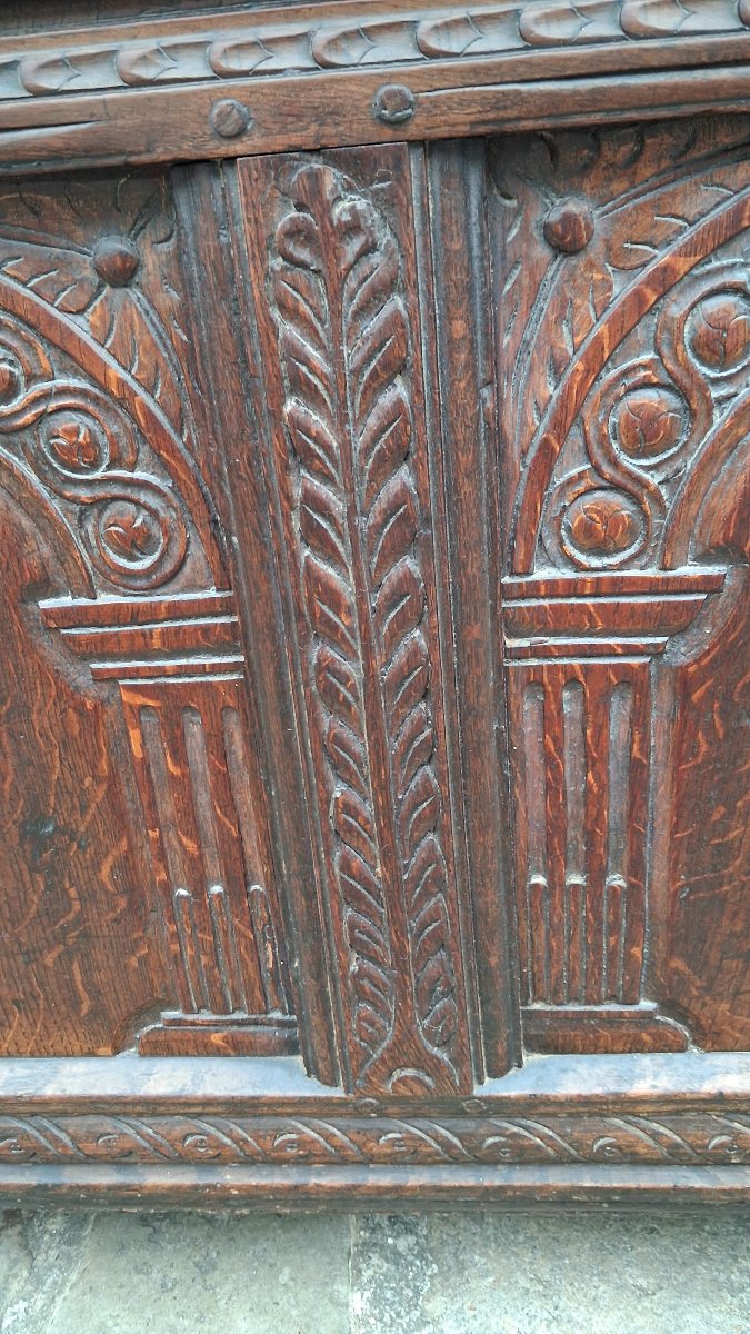 17th-century Oak Chest -photo-3