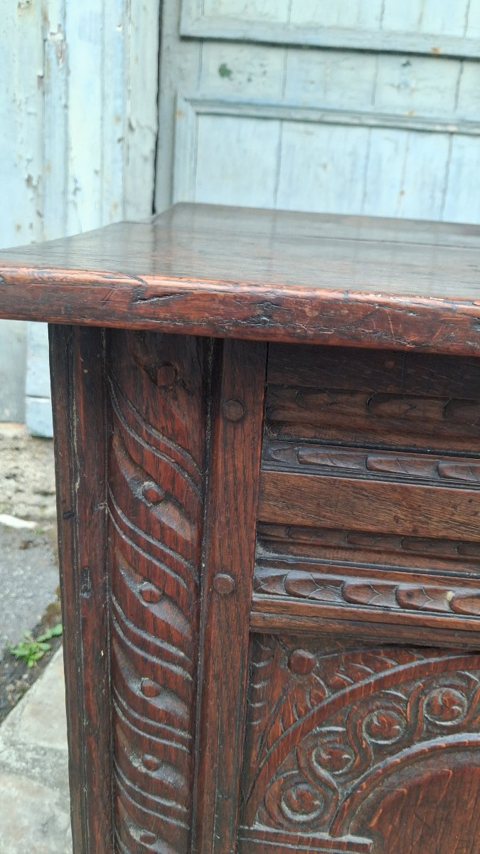 17th-century Oak Chest -photo-5