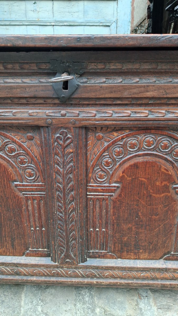 17th-century Oak Chest -photo-6
