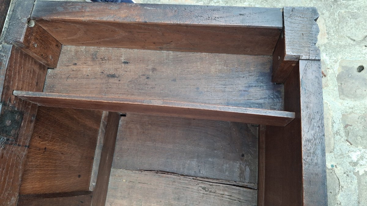 17th-century Oak Chest -photo-7