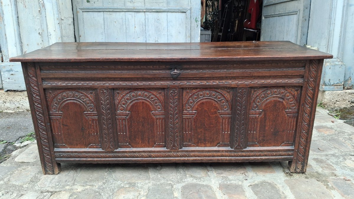 17th-century Oak Chest 