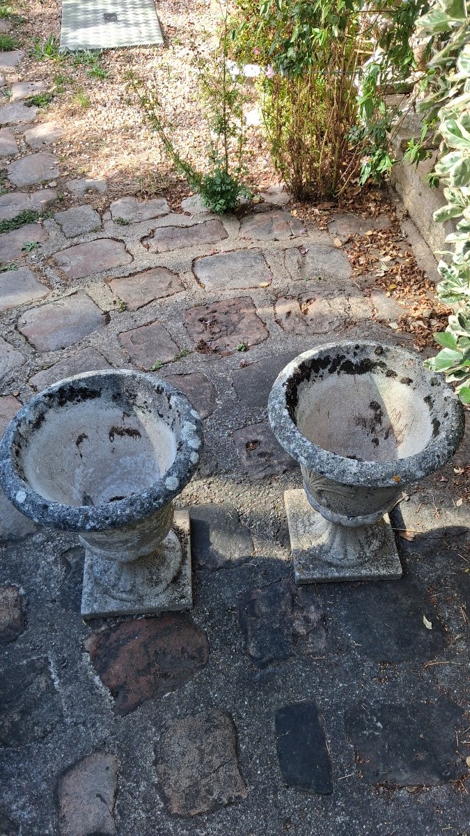 Paire de vases medicis en pierre reconstituée 20 ème -photo-2