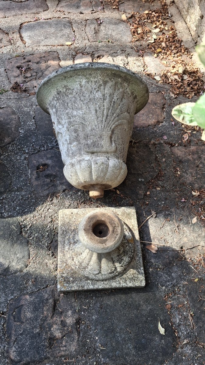 Paire de vases medicis en pierre reconstituée 20 ème -photo-1