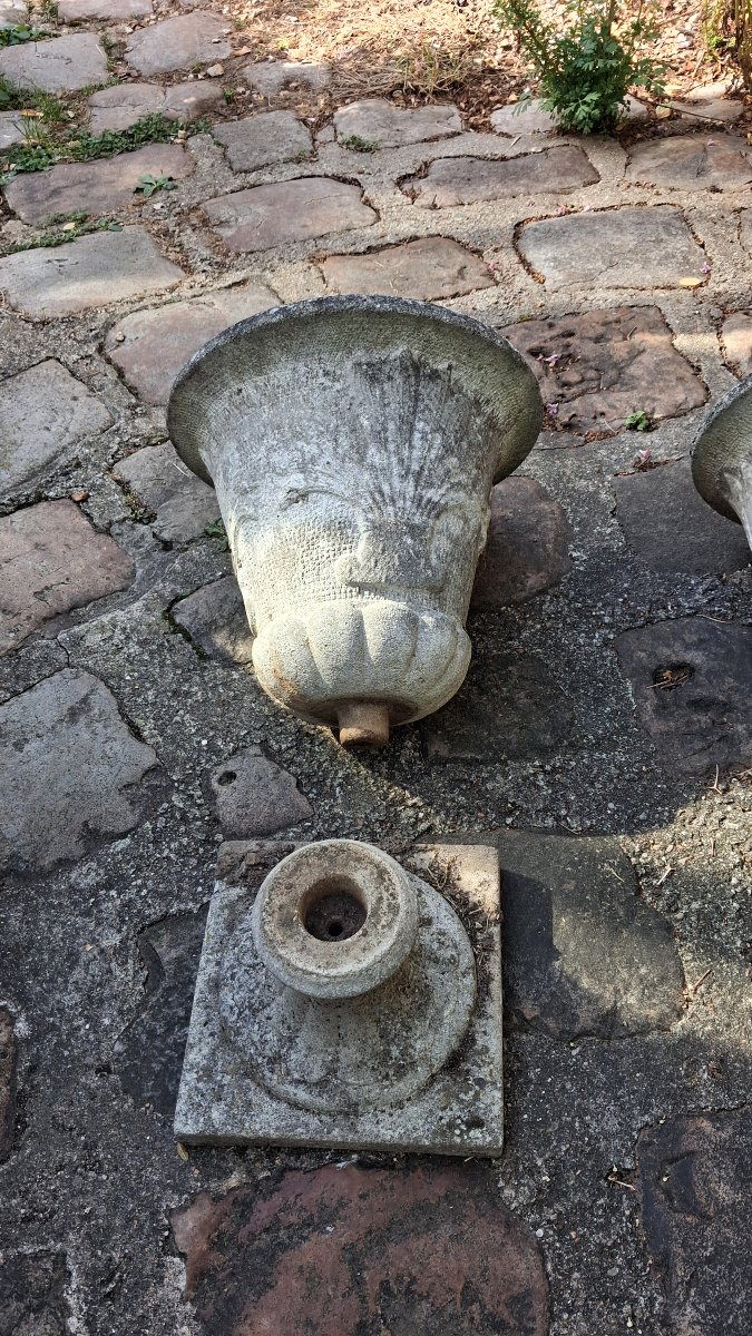 Paire de vases medicis en pierre reconstituée 20 ème -photo-3