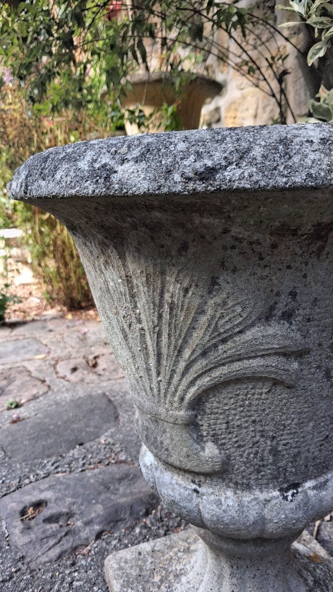 Paire de vases medicis en pierre reconstituée 20 ème -photo-4