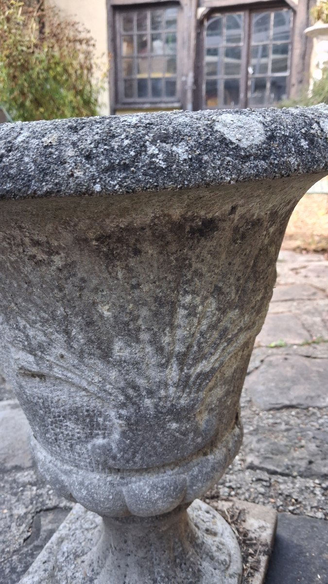 Paire de vases medicis en pierre reconstituée 20 ème -photo-7