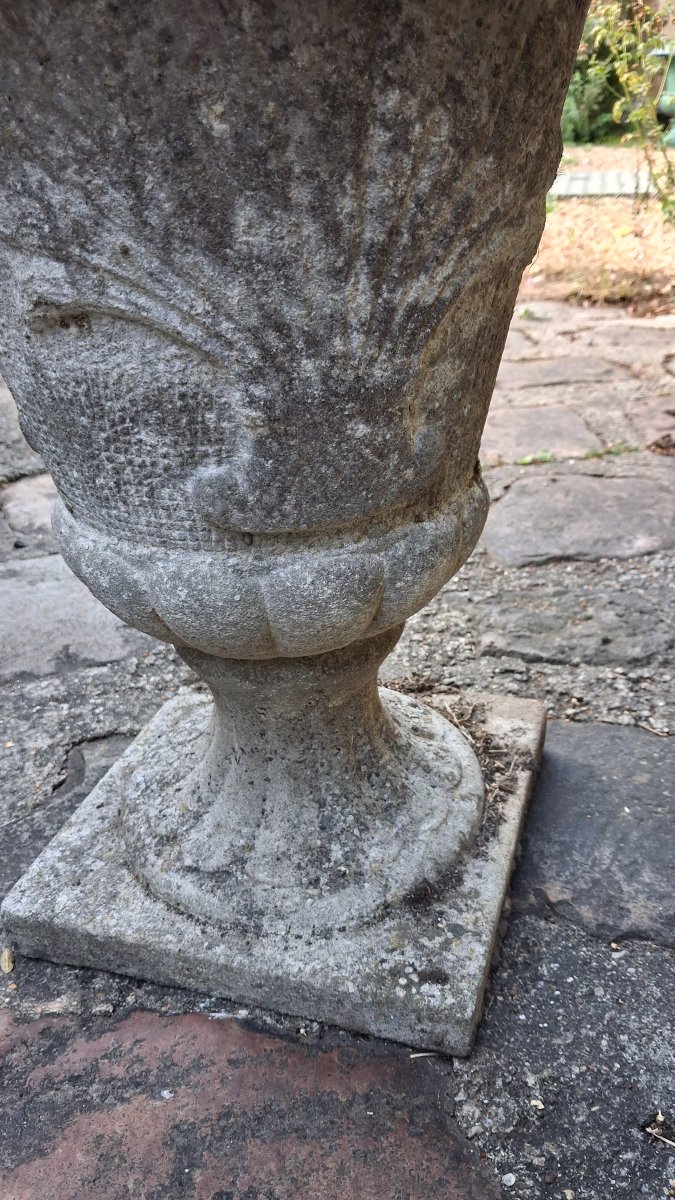 Paire de vases medicis en pierre reconstituée 20 ème -photo-8