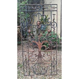 Grille de porte en fer forgé 