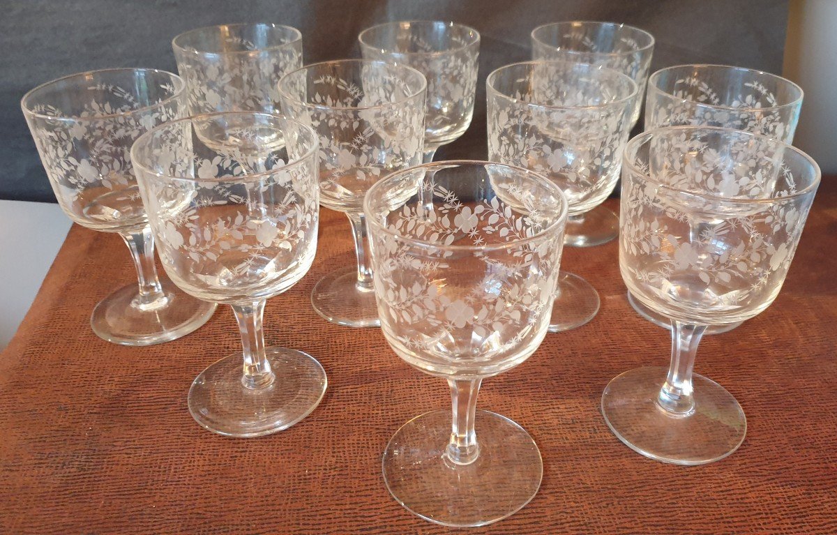 Series Of 10 Wine Glasses. Engraved Flowers Maison Baccarat 19th Century 