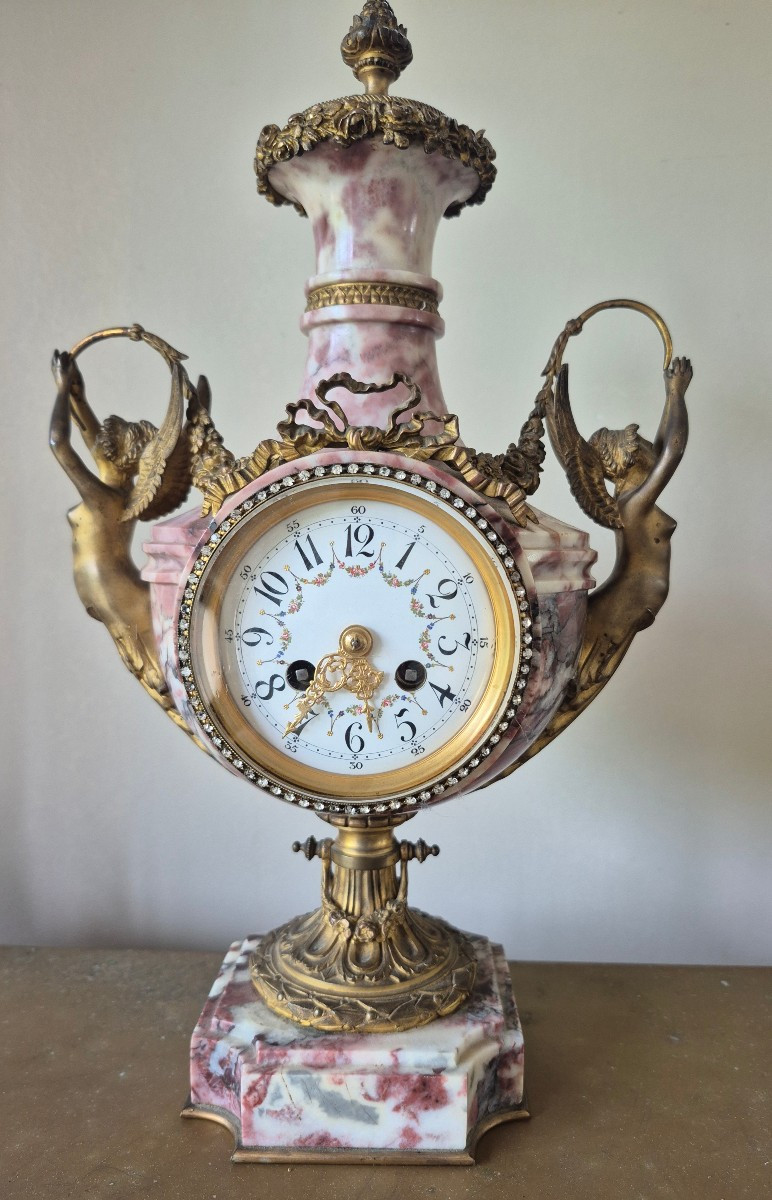 Horloge Marbre garniture en bronze Napoléon III  de style Louis XVI Cariatides fleurs Strass
