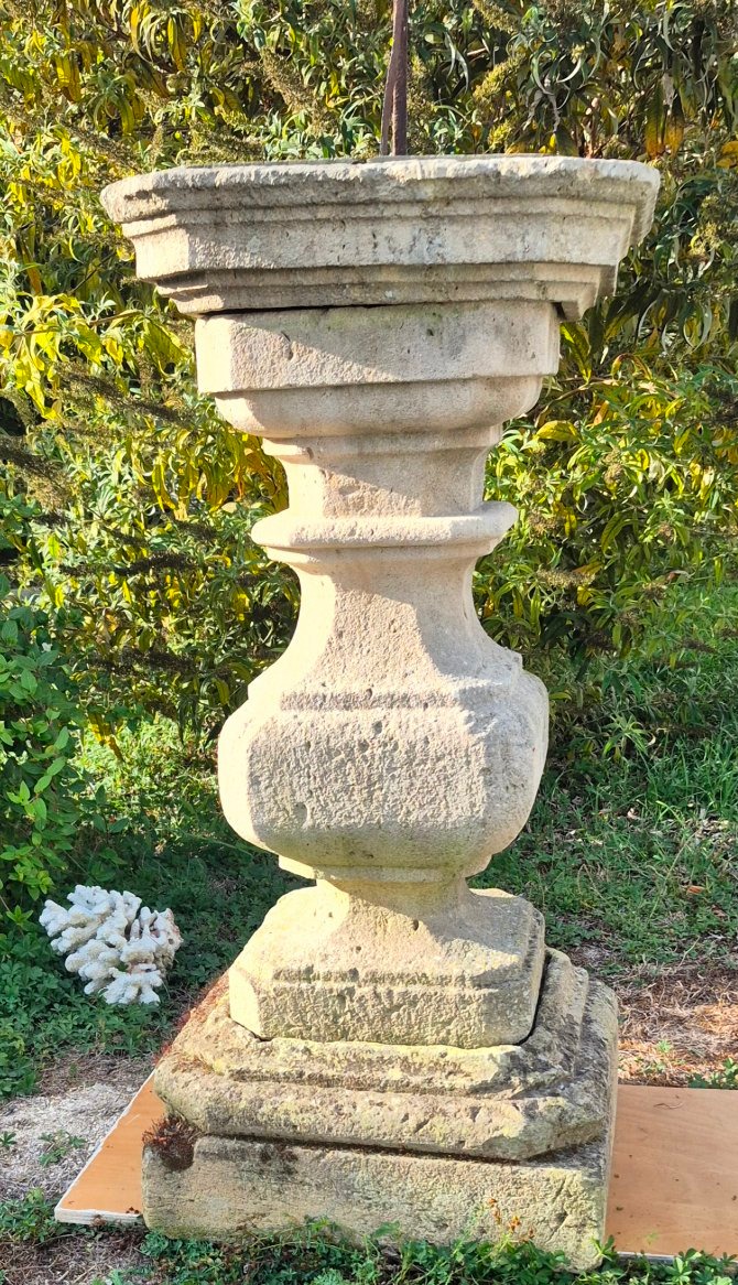 Cadran Solaire  d'époque Louis XIV en Pierre de Bourgogne 