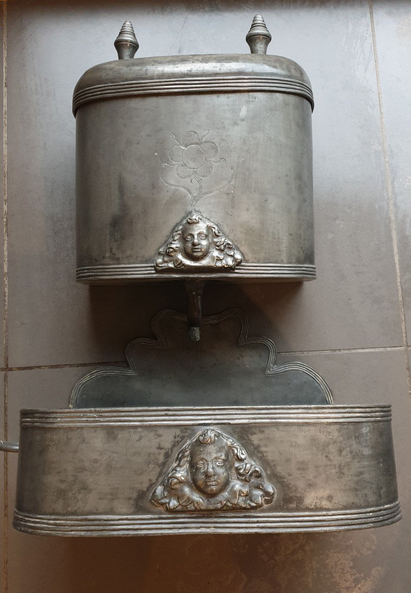 Fontaine En Étain XVIII ÈME SIÈCLES Tetes D Anges Poincon Bourgueil Lamothe 