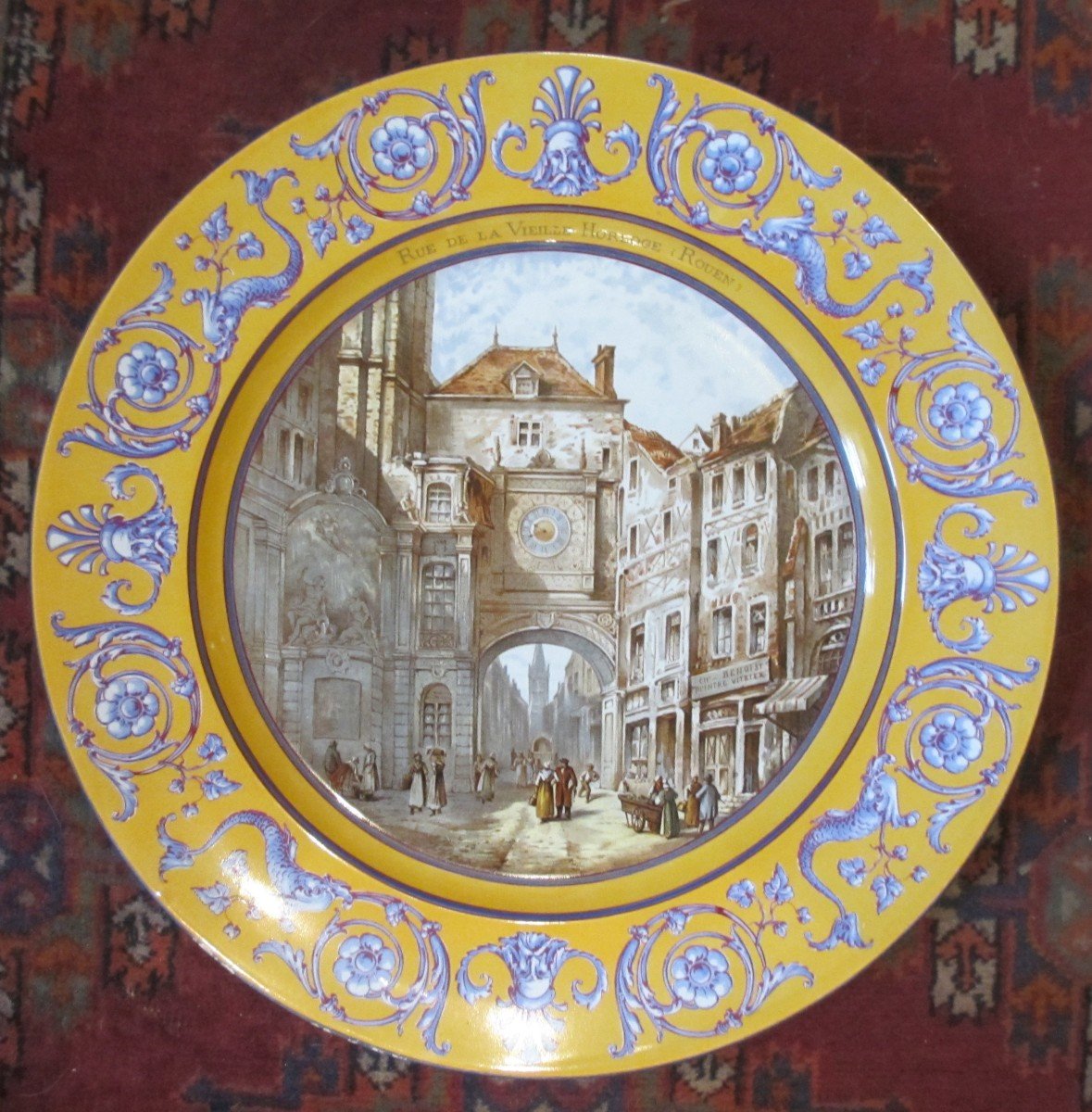 Plat en faience fine de Creil et Montereau "Le gros horloge de Rouen"