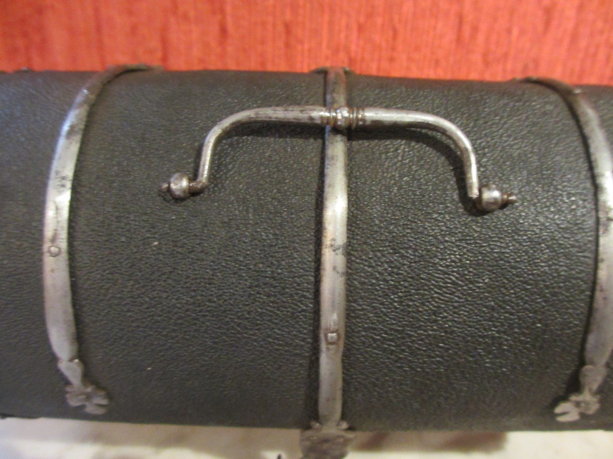 Grained Leather Box With Iron Trims, France Early XVII C.-photo-1