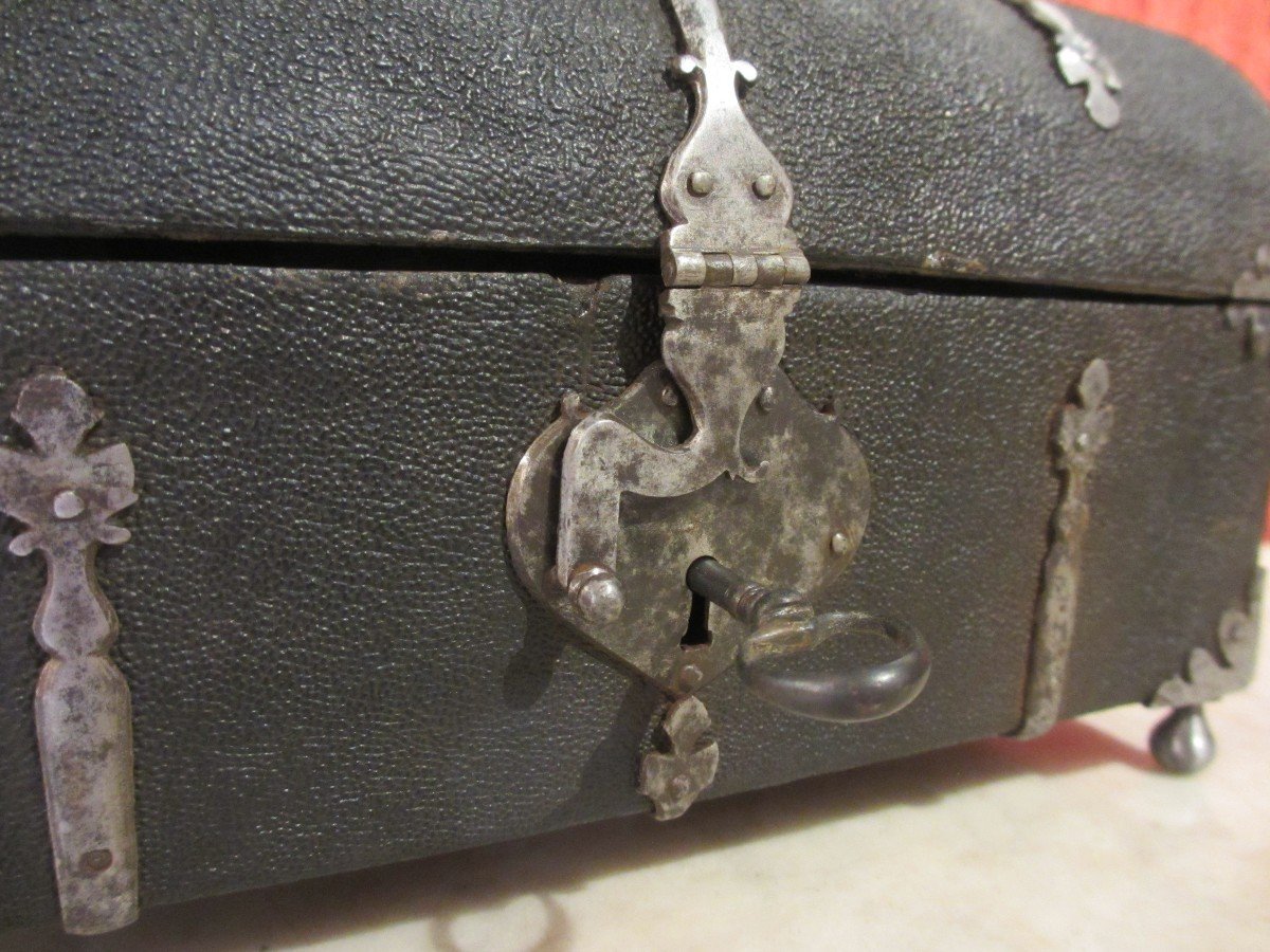 Grained Leather Box With Iron Trims, France Early XVII C.-photo-8